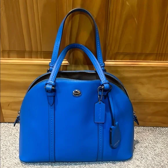 Beautiful Coach Blue Leather Handbag - Picture 3 of 11